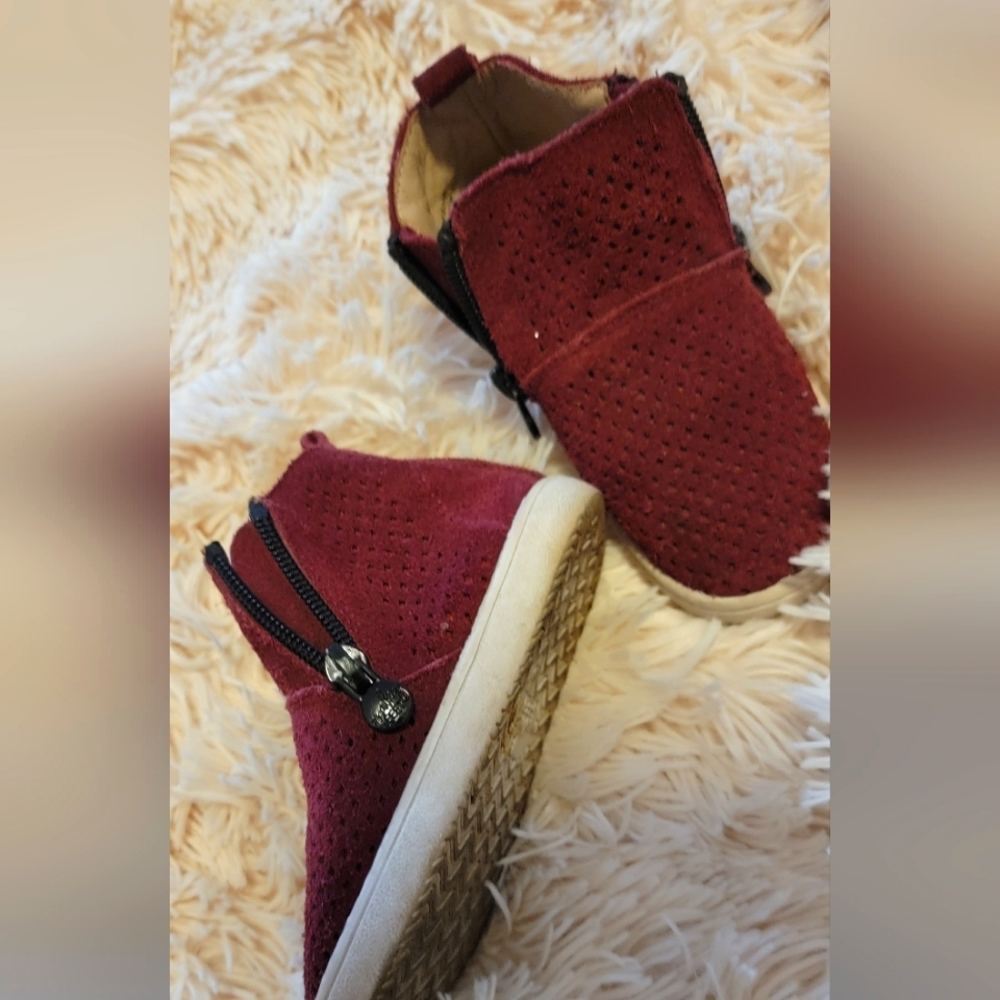 Monkey feet 18-24m